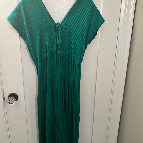 SOLD!!! Green Pleated Midi Dress - Picture 3 of 7
